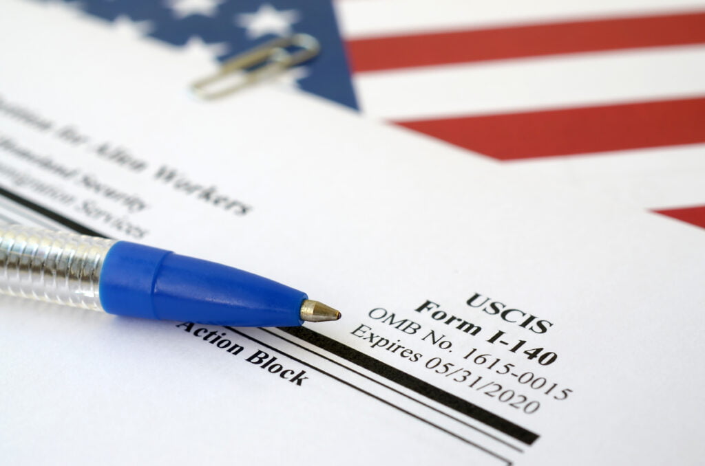 A checklist to ensure your E-2 visa application is complete.